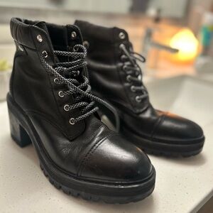 Marc Fisher black Wenner boot
Black Leather Ankle Boots size 9M